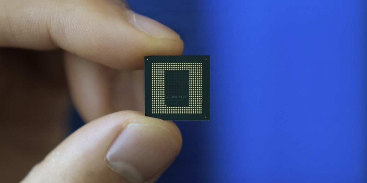 Analyzing the Evolution of Smartphone Processors Market: Trends and Future Prospects